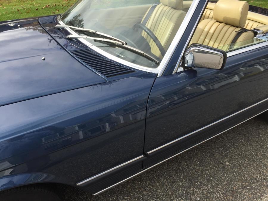Детали экстерьера Mercedes-Benz 280 SL (R107) 1983 года  (EU) (фото 35 из 120)